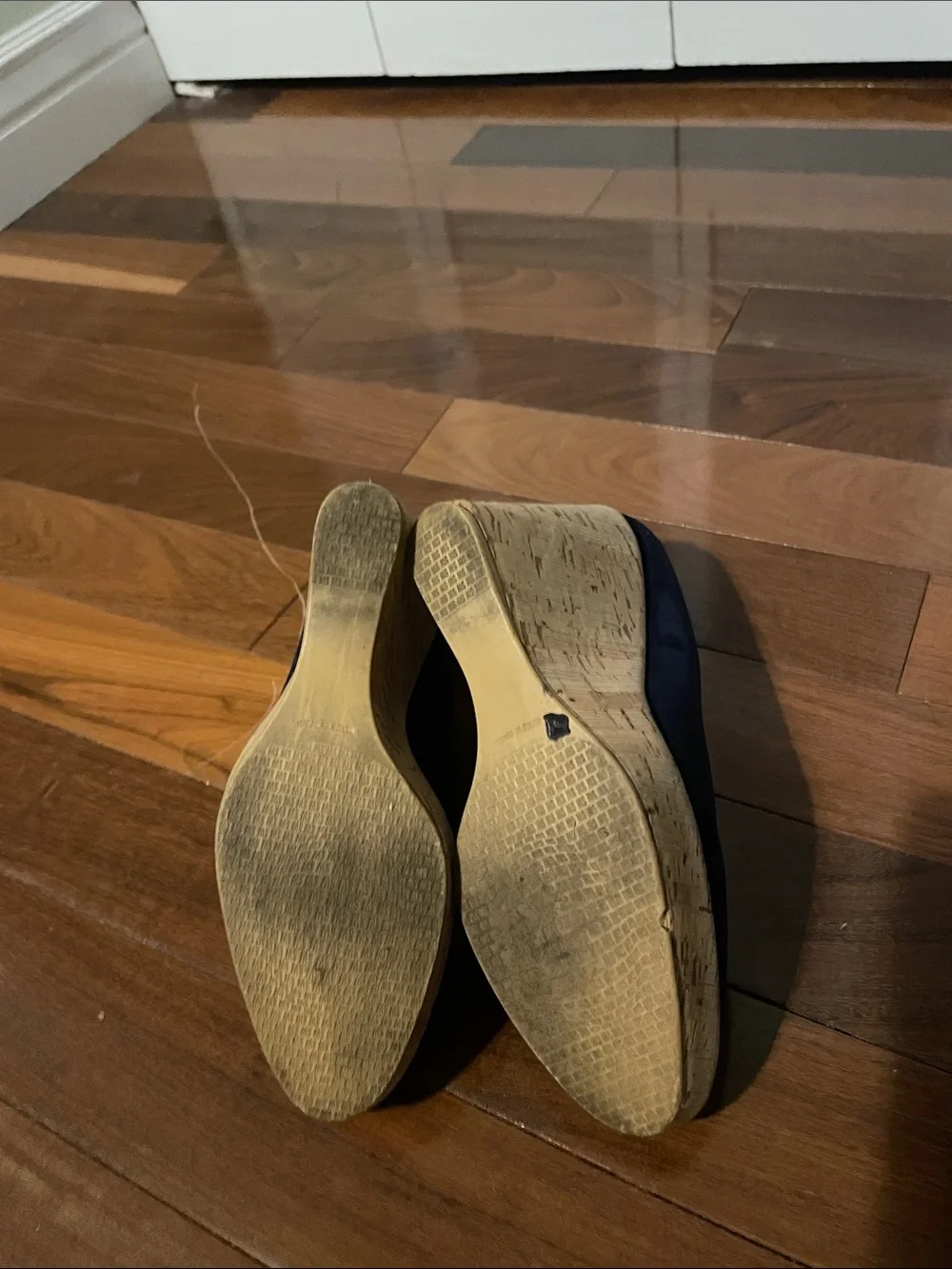 Stuart Weitzman Corkswoon navy suede wedge, size 9.5 - Picture 8 of 12